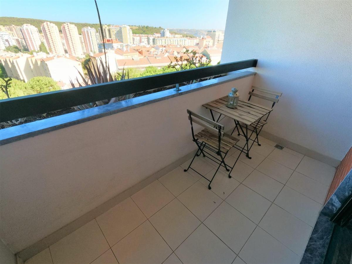 Lisbon 2 Bedroom Apartment With Balcony In Alges Algés Exterior foto