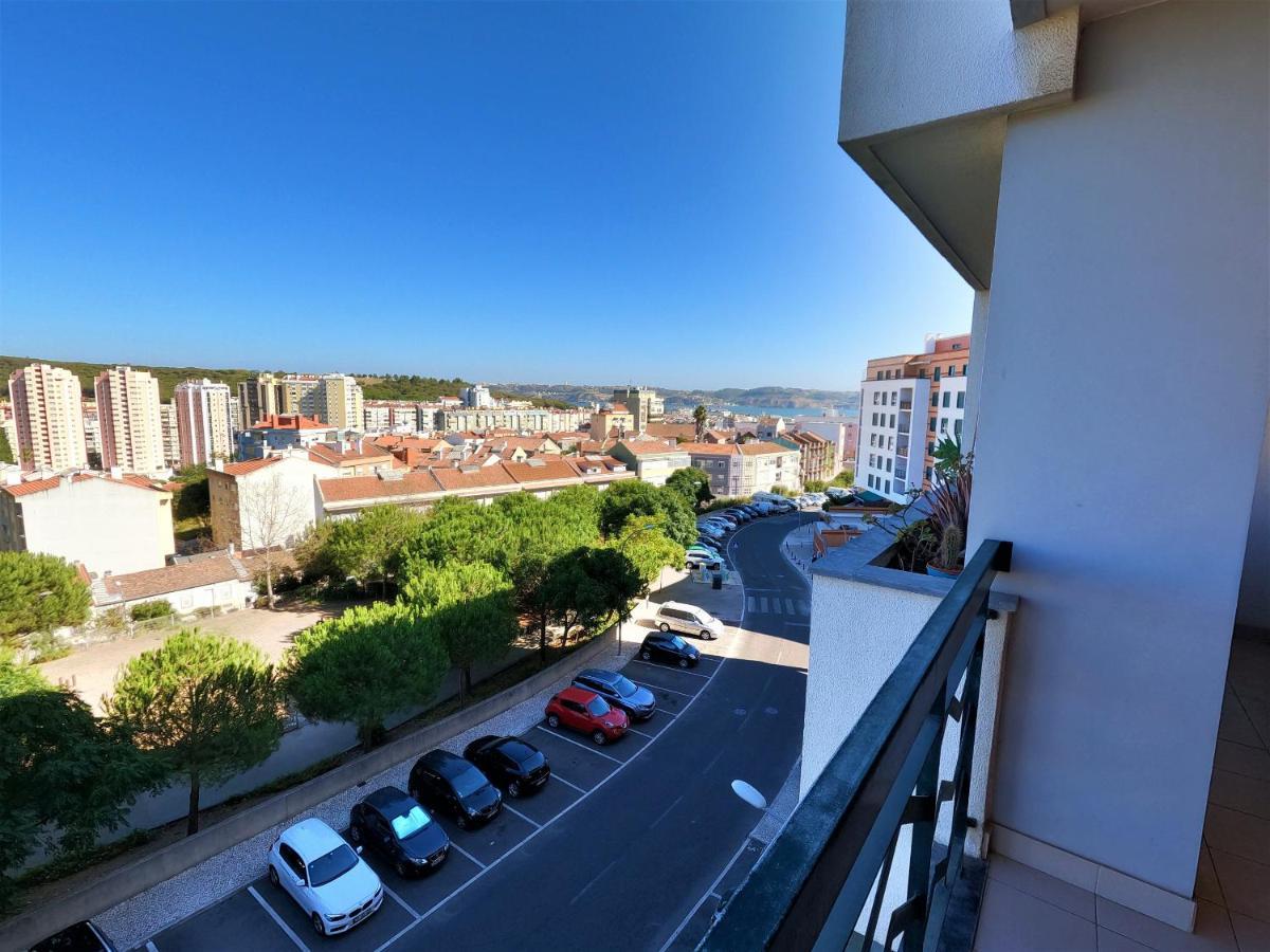 Lisbon 2 Bedroom Apartment With Balcony In Alges Algés Exterior foto